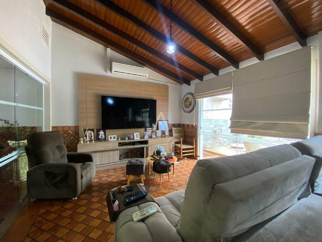 Sobrado para à venda no Bairro CENTRO em CASCAVEL: 