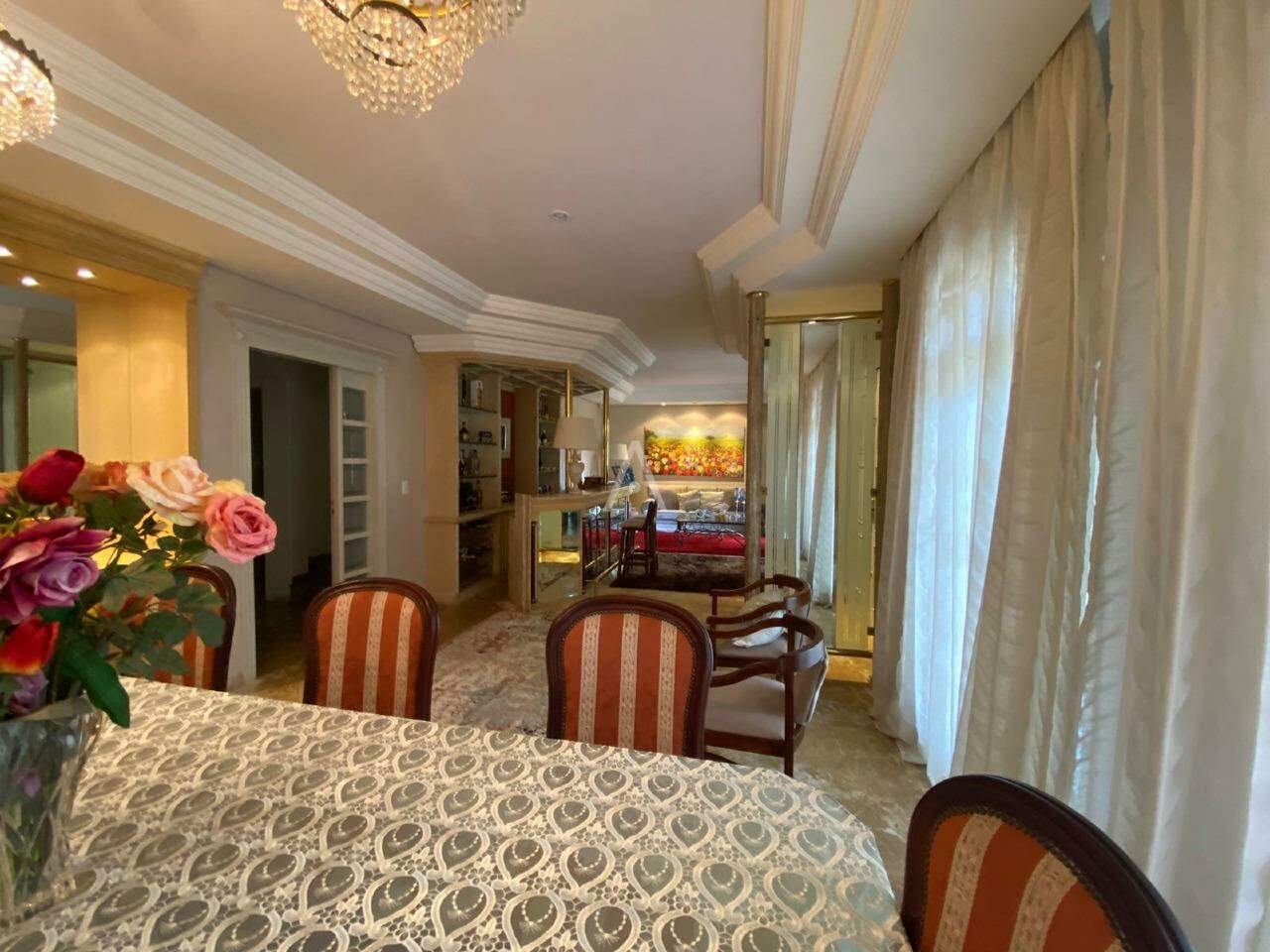 Sobrado para à venda no Bairro CENTRO em CASCAVEL: 