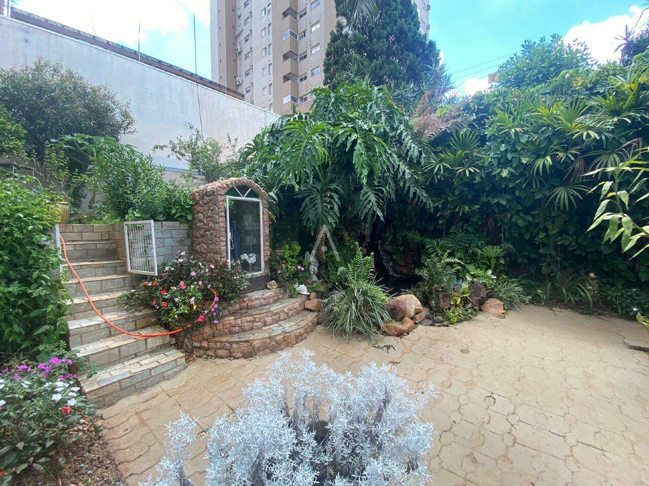 Sobrado para à venda no Bairro CENTRO em CASCAVEL: 