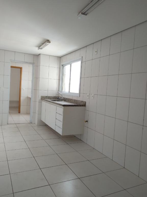 Apartamento para alugar com 4 quartos, 153m² - Foto 5