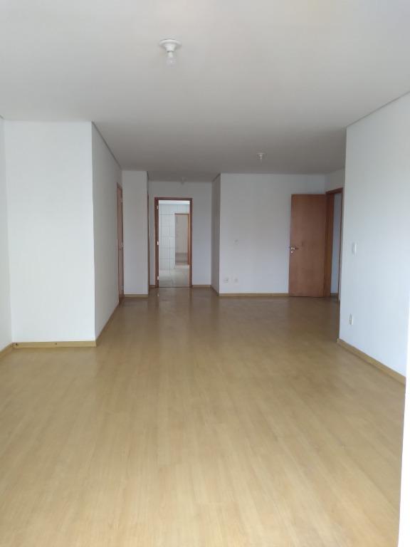 Apartamento para alugar com 4 quartos, 153m² - Foto 1