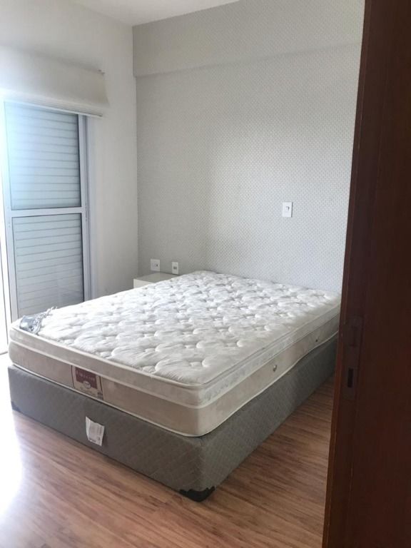 Apartamento para alugar com 3 quartos, 98m² - Foto 13