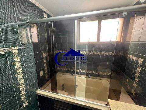 Apartamento para alugar com 3 quartos, 180m² - Foto 18