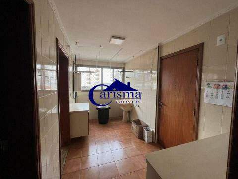 Apartamento para alugar com 3 quartos, 180m² - Foto 17