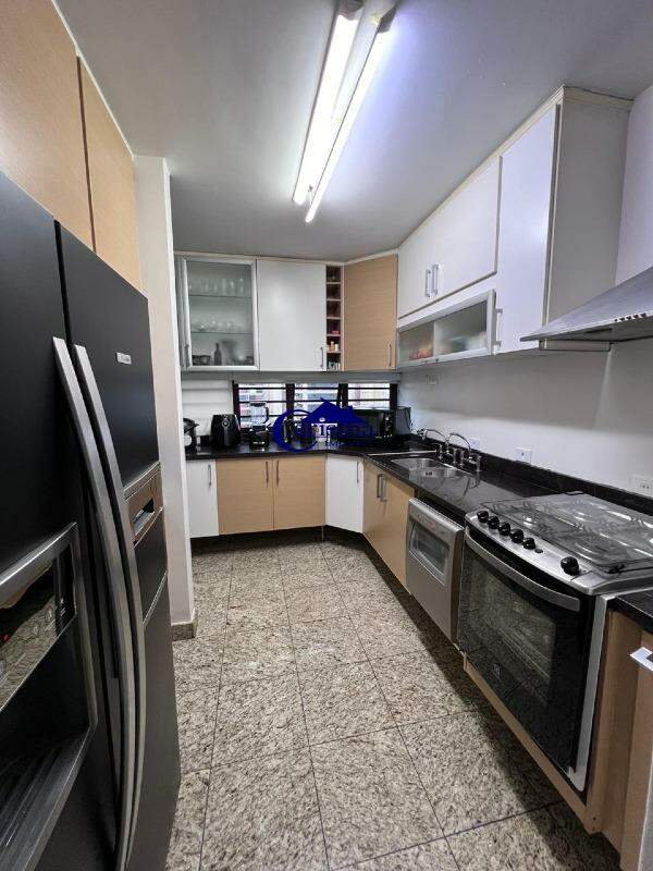 Apartamento à venda com 3 quartos, 238m² - Foto 16