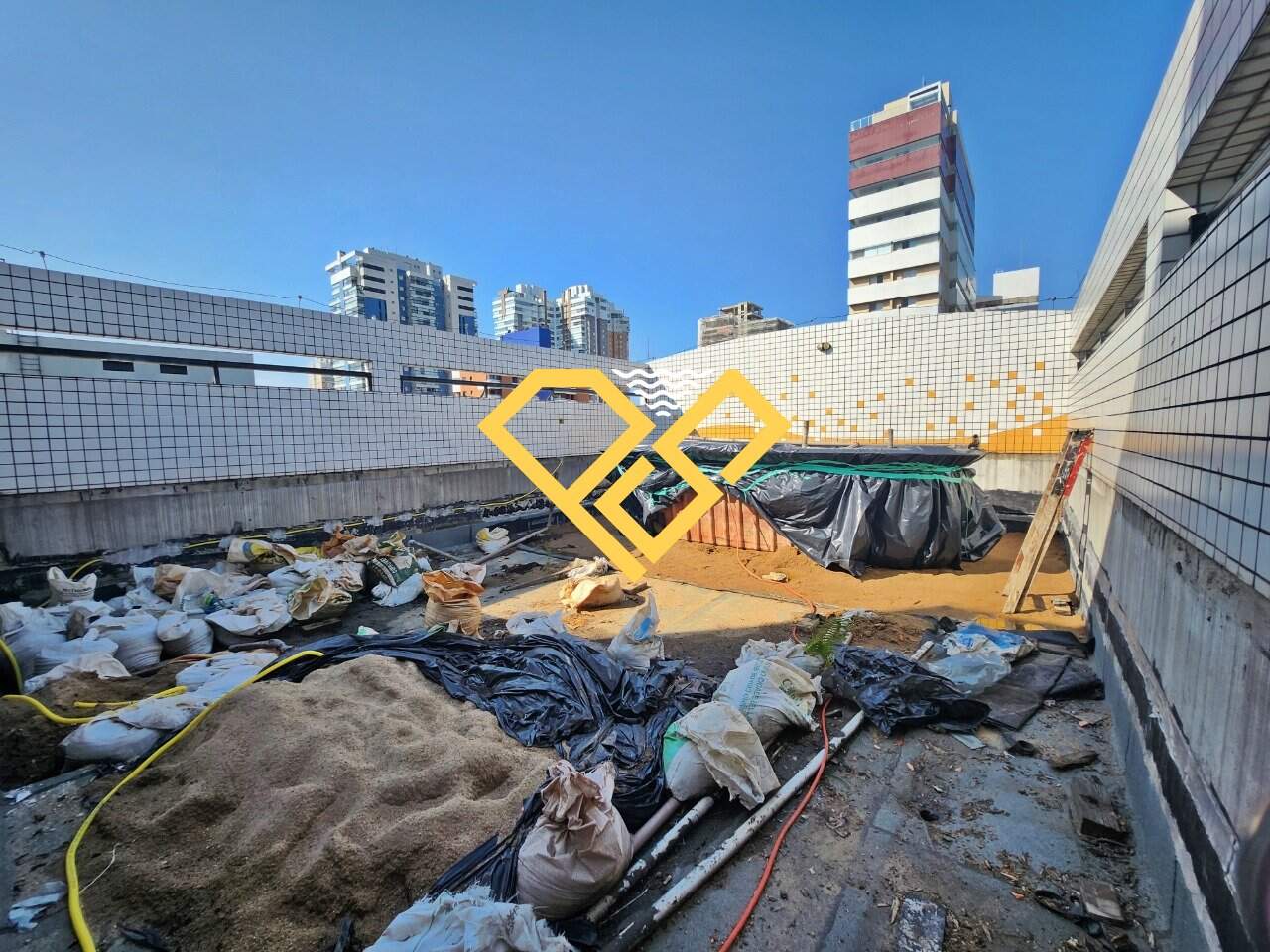PISCINA E SOLARIUM (EM REFORMA)