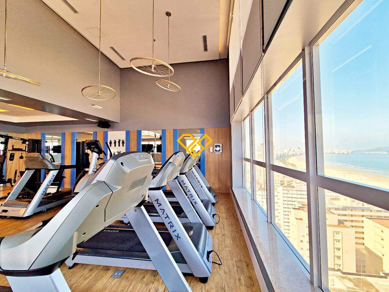 Academia com vista mar cobertura