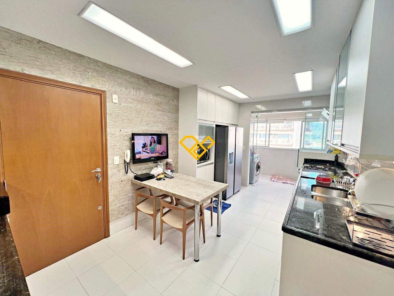Apartamento à venda no Ponta da Praia: Cozinha