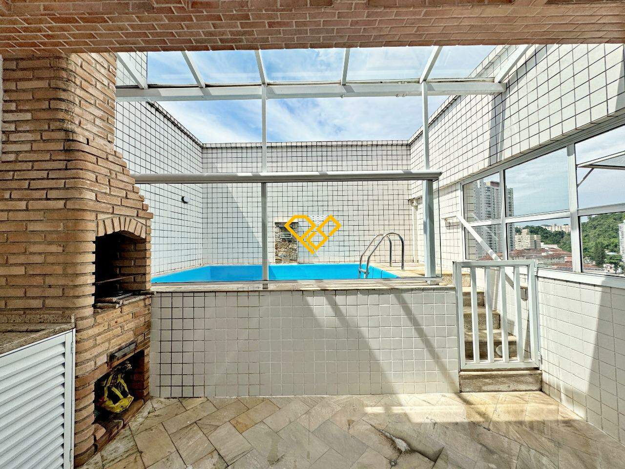 Cobertura à venda no Campo Grande: Área gourmet com churrasqueira e piscina