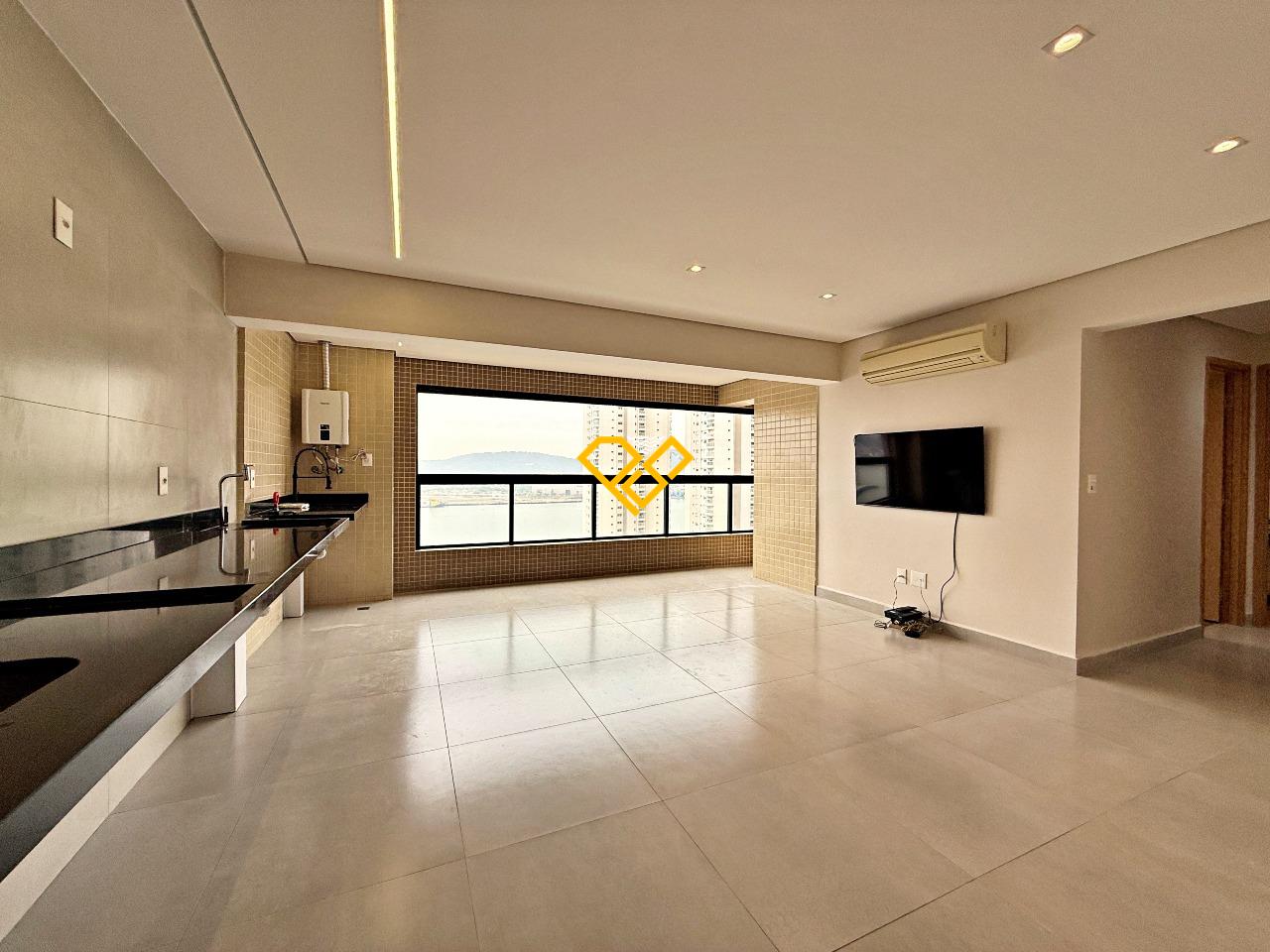 Apartamento à venda no Ponta da Praia: Sala, varanda e cozinha