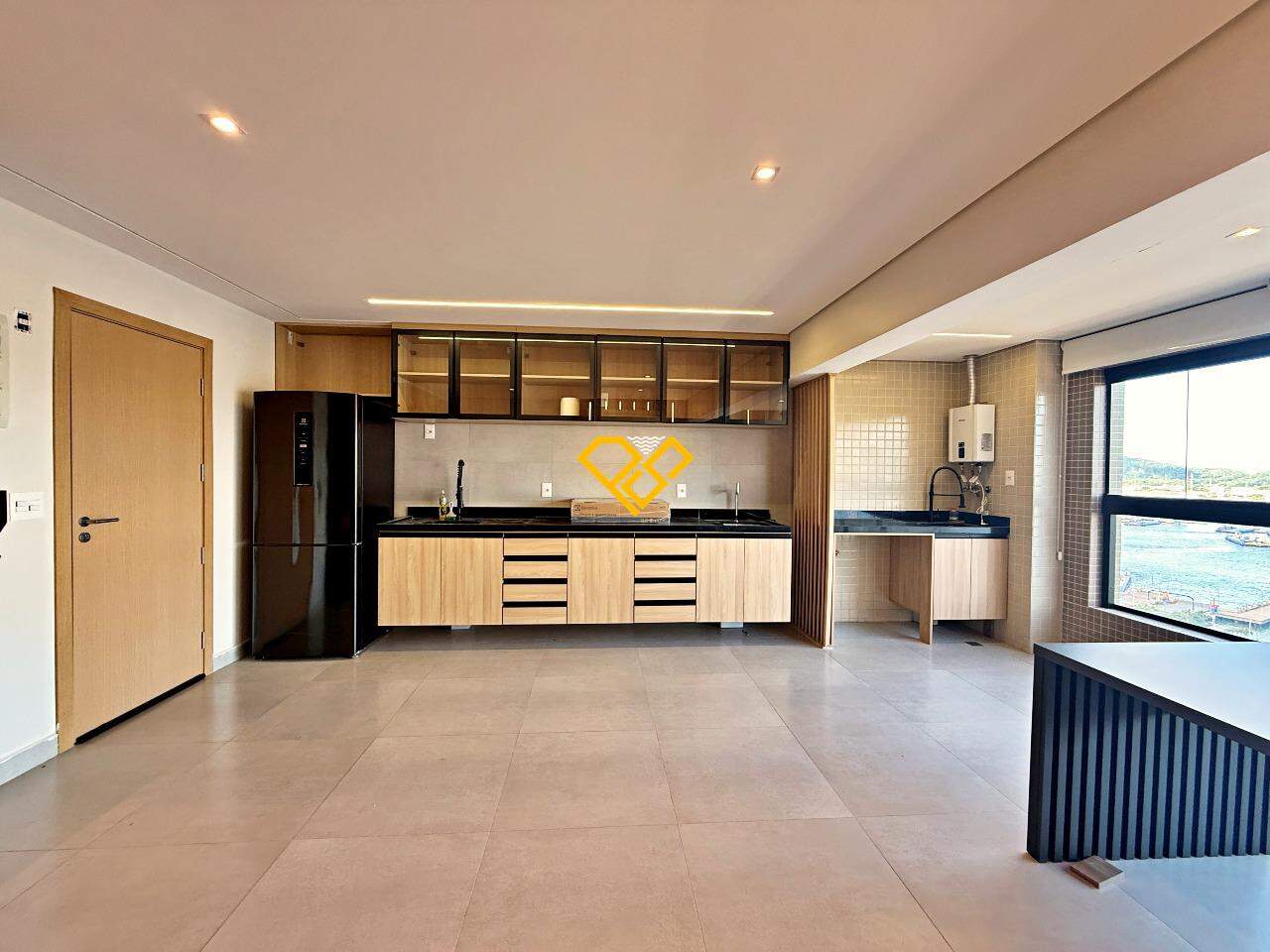 Apartamento à venda no Ponta da Praia: Sala e cozinha