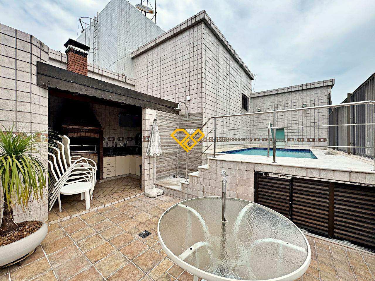 Cobertura à venda no Ponta da Praia: 