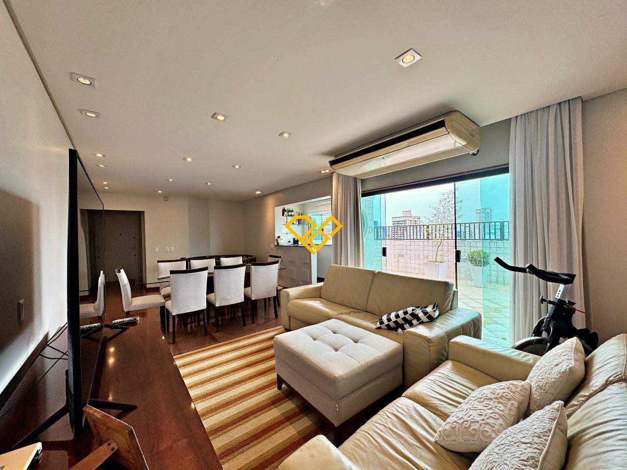 Cobertura à venda no Ponta da Praia: 