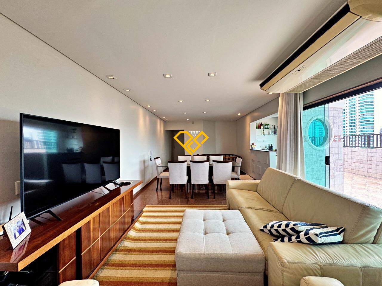 Cobertura à venda no Ponta da Praia: 