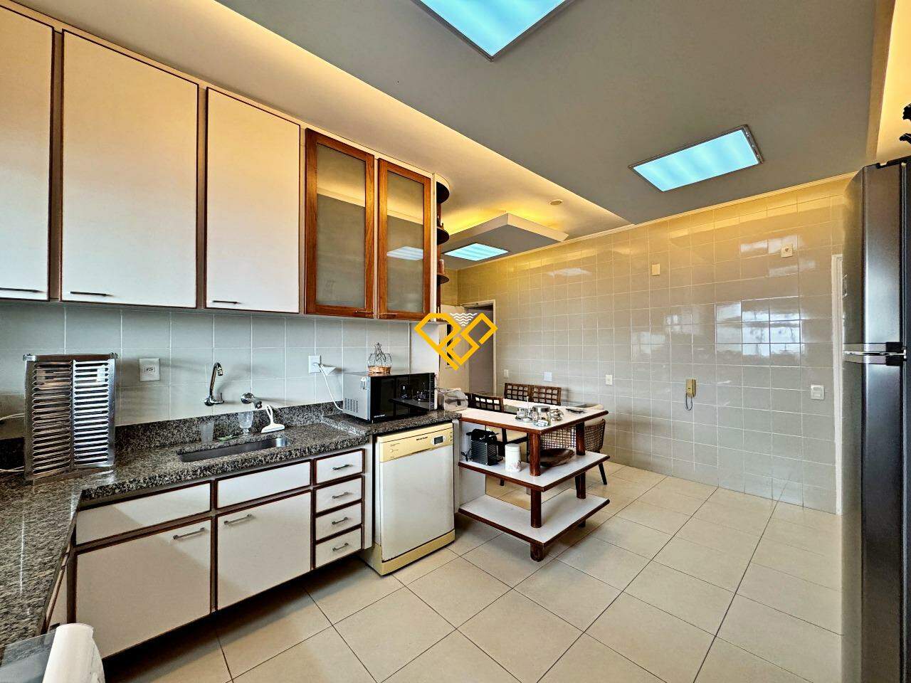 Cobertura à venda no Ponta da Praia: 