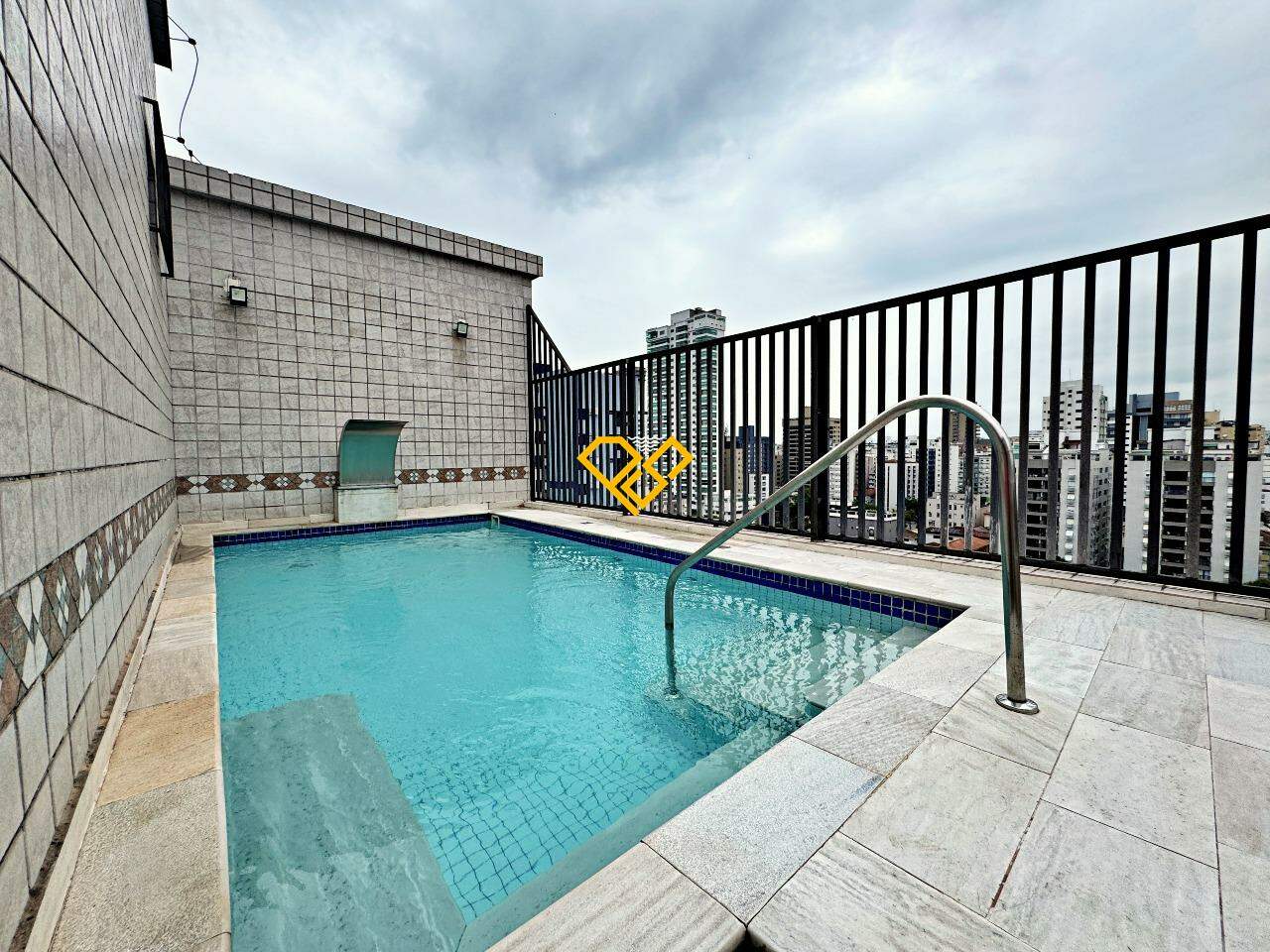 Cobertura à venda no Ponta da Praia: 