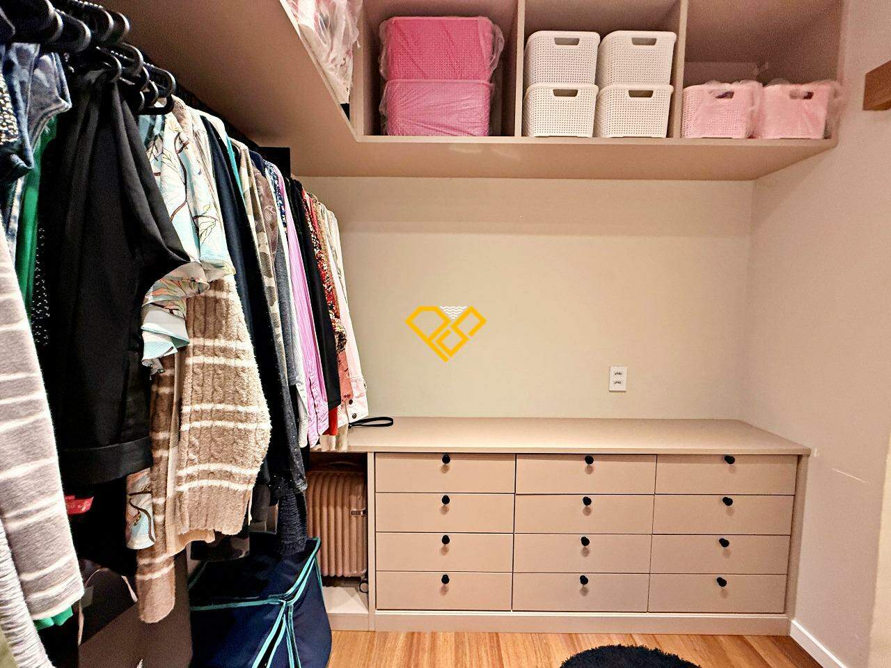 Apartamento à venda no Embaré: Suíte 1 - master - closet