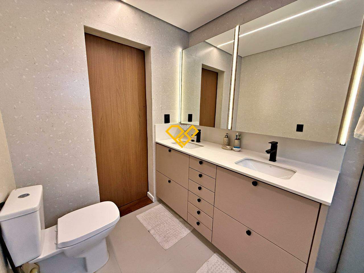 Apartamento à venda no Embaré: Wc suíte 1 - master