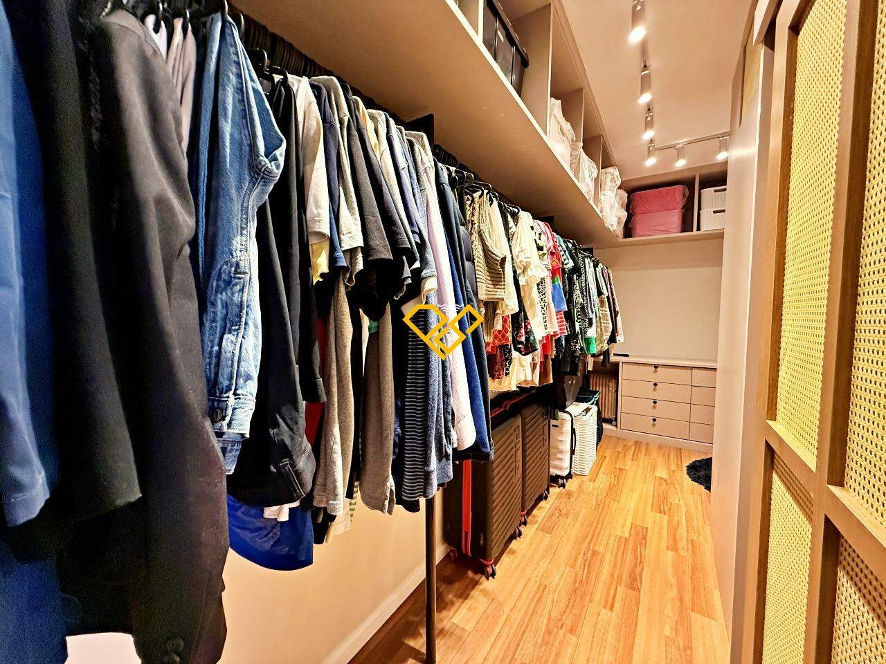 Apartamento à venda no Embaré: Suíte 1 - master - closet
