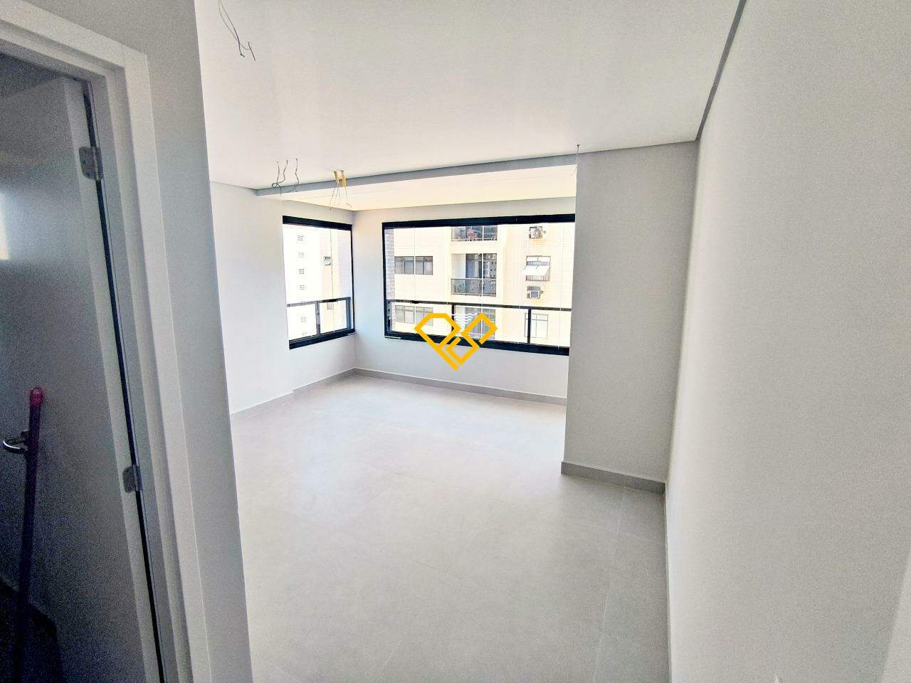 Apartamento à venda no Ponta da Praia: Suíte 1