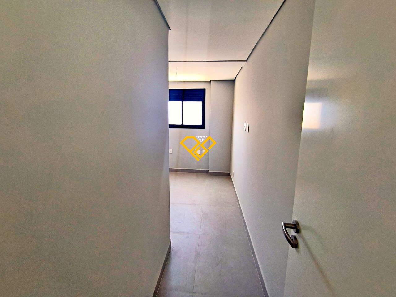 Apartamento à venda no Ponta da Praia: Suíte 1