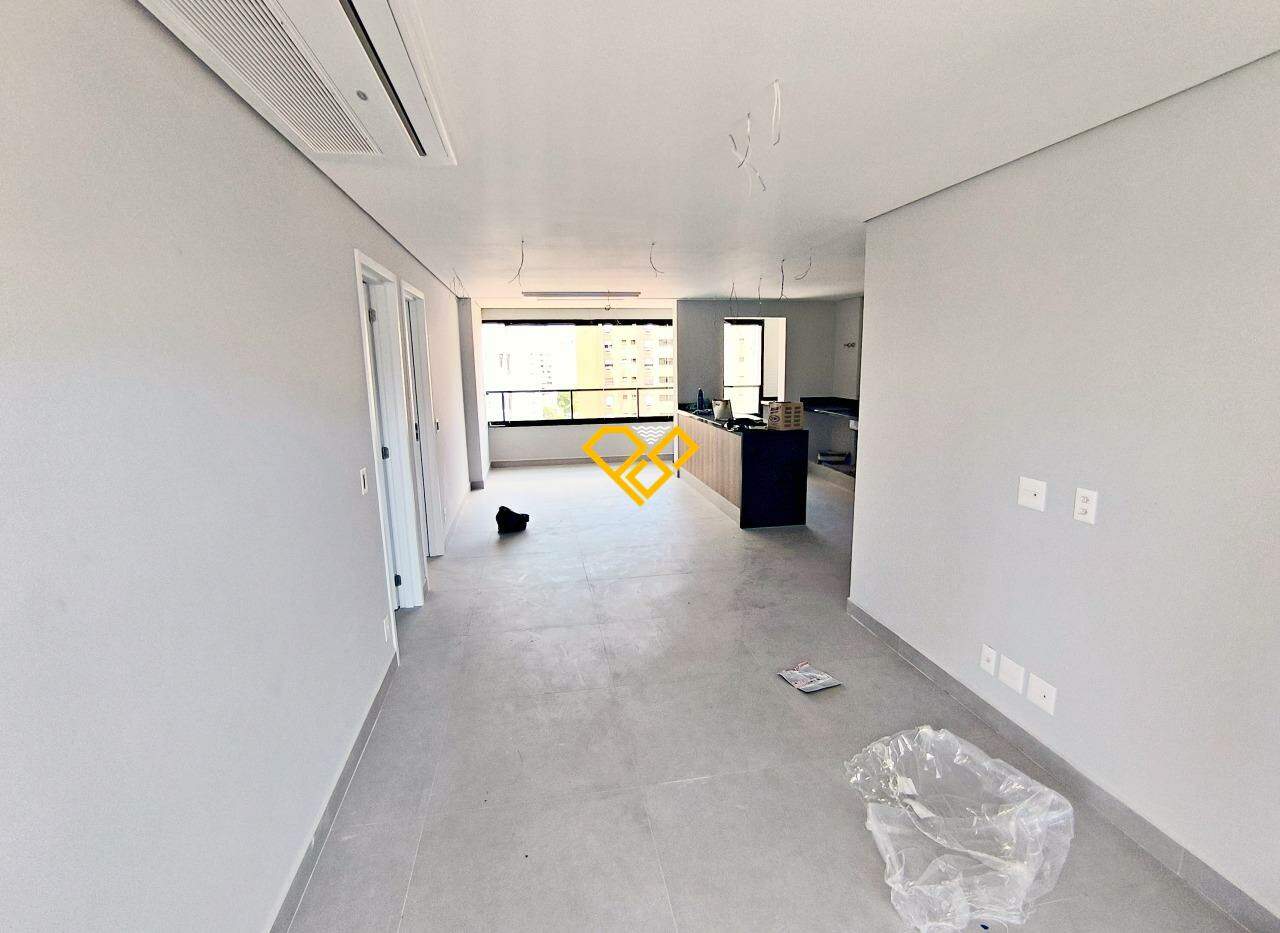 Apartamento à venda no Ponta da Praia: Sala