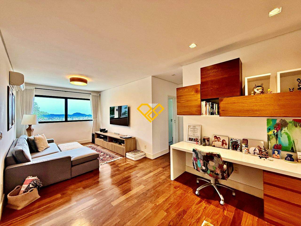 Casa à venda no Santa Terezinha: Sala de tv