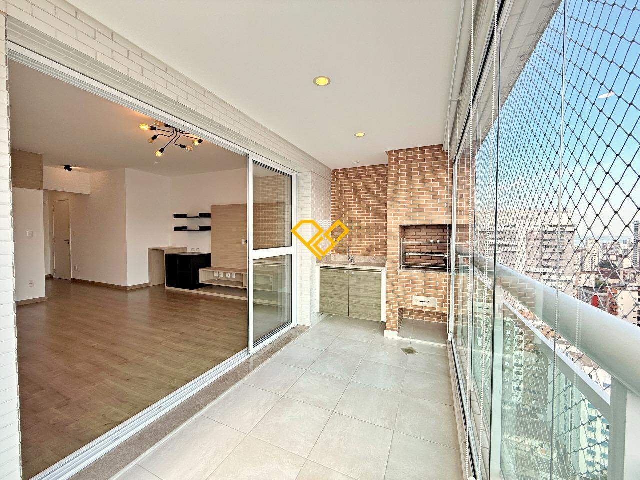 Apartamento à venda no Gonzaga: Varanda com churrasqueira
