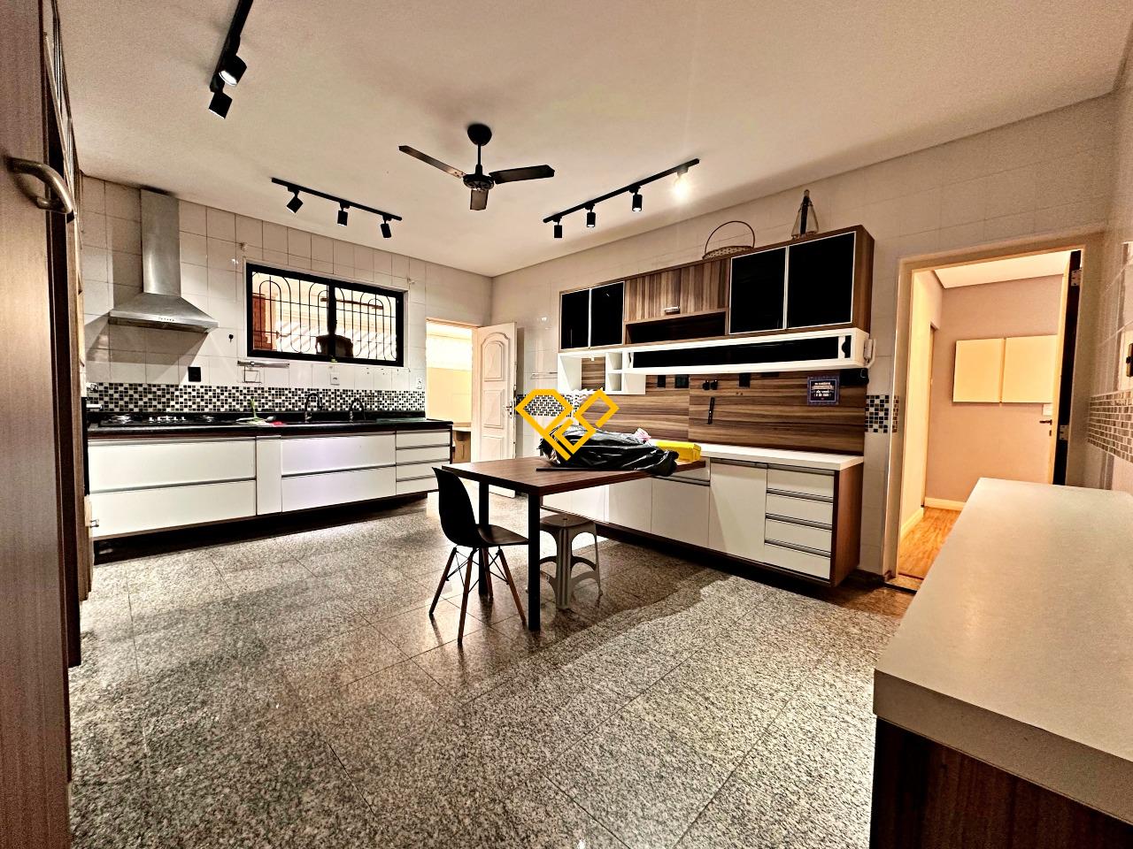 Sobrado à venda no Aparecida: 