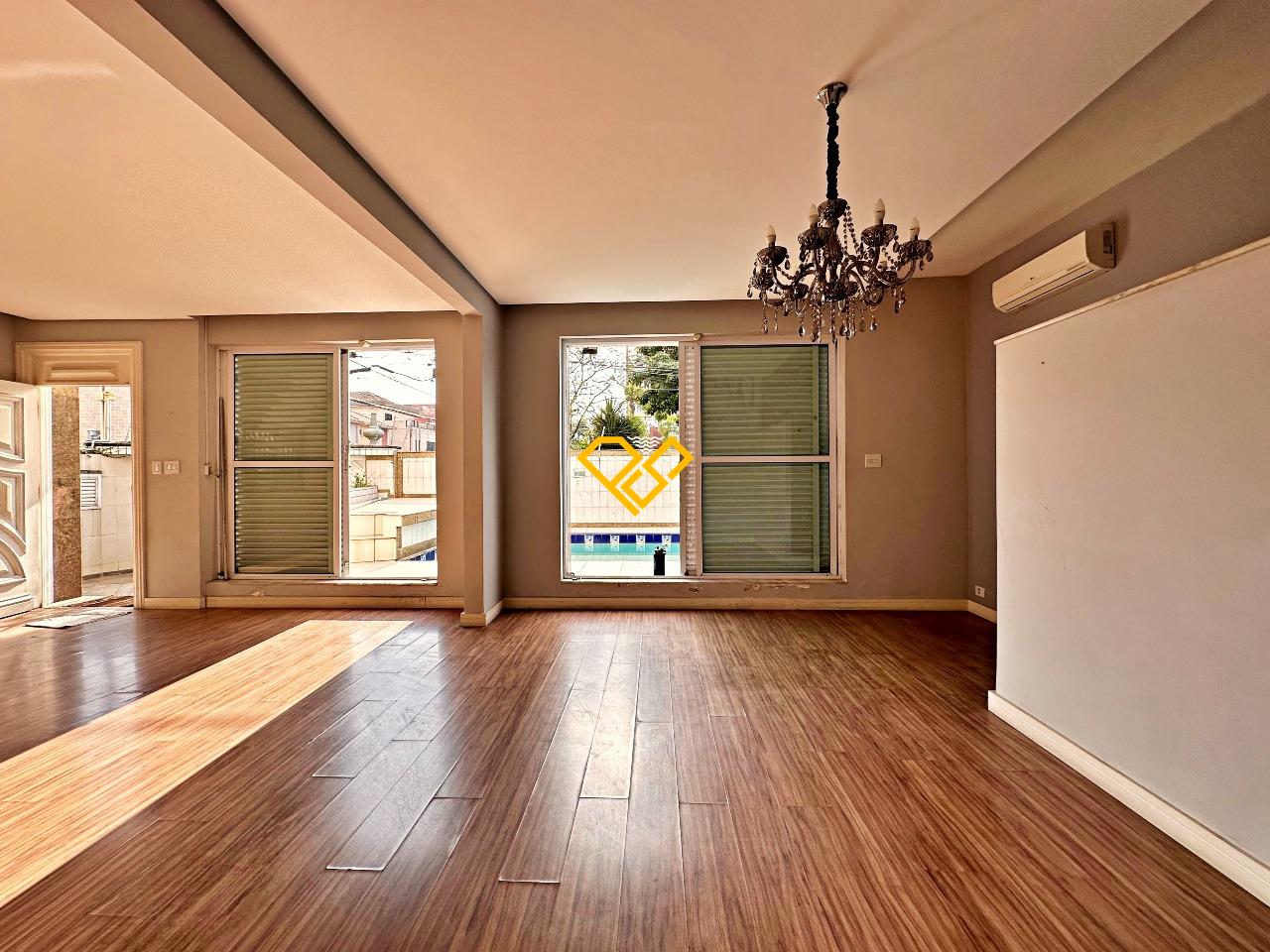 Sobrado à venda no Aparecida: 