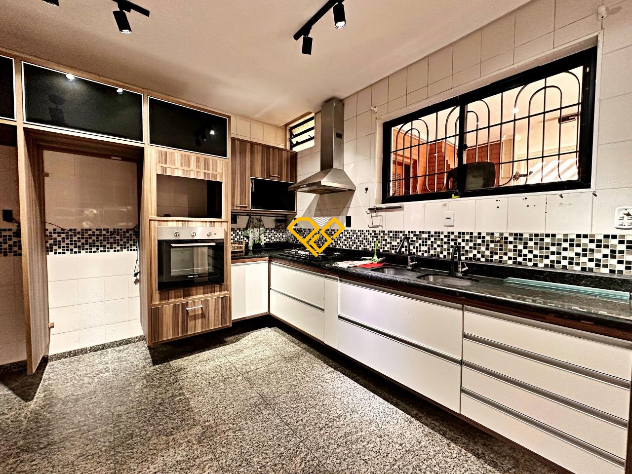 Sobrado à venda no Aparecida: 