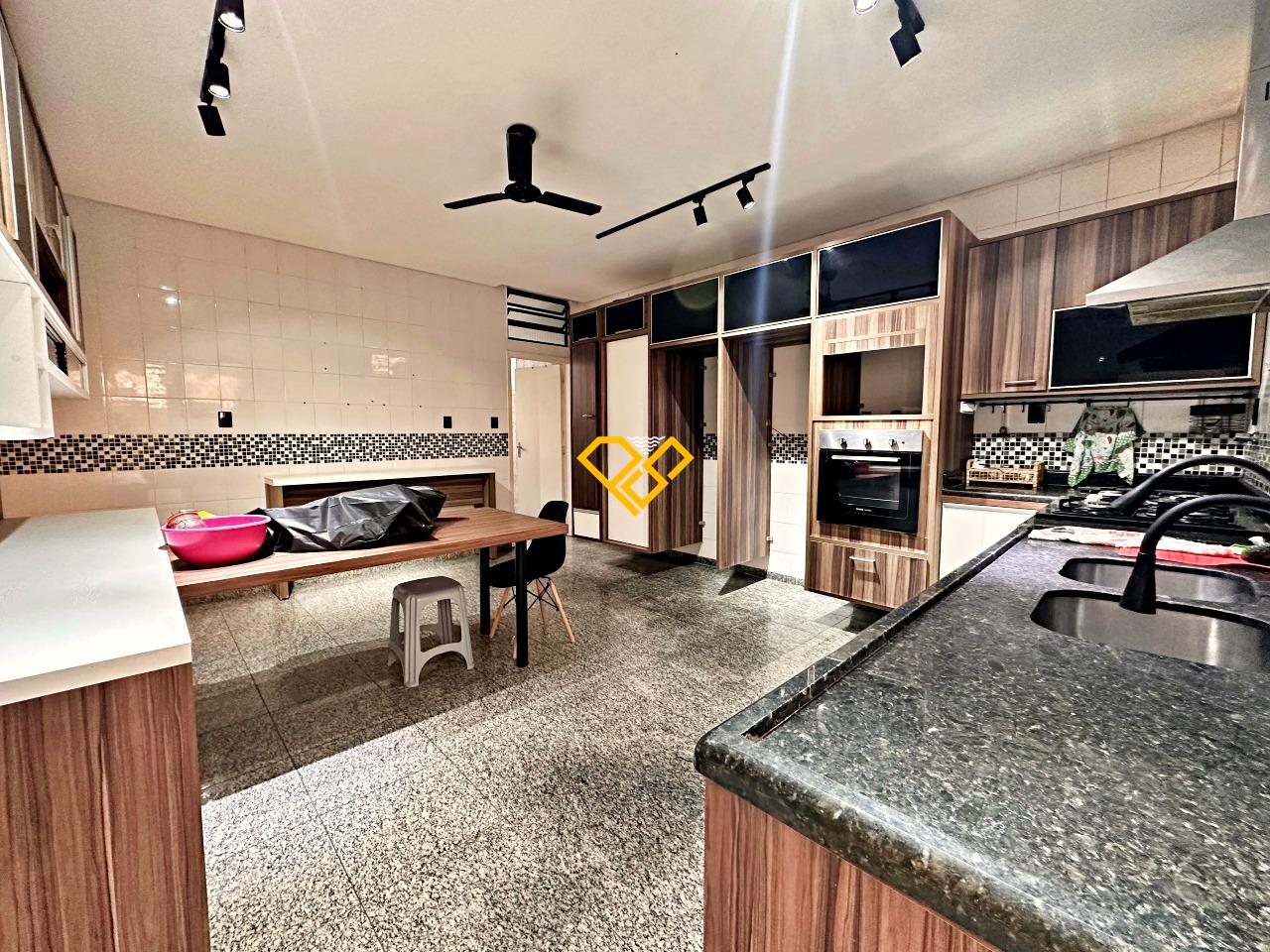 Sobrado à venda no Aparecida: 