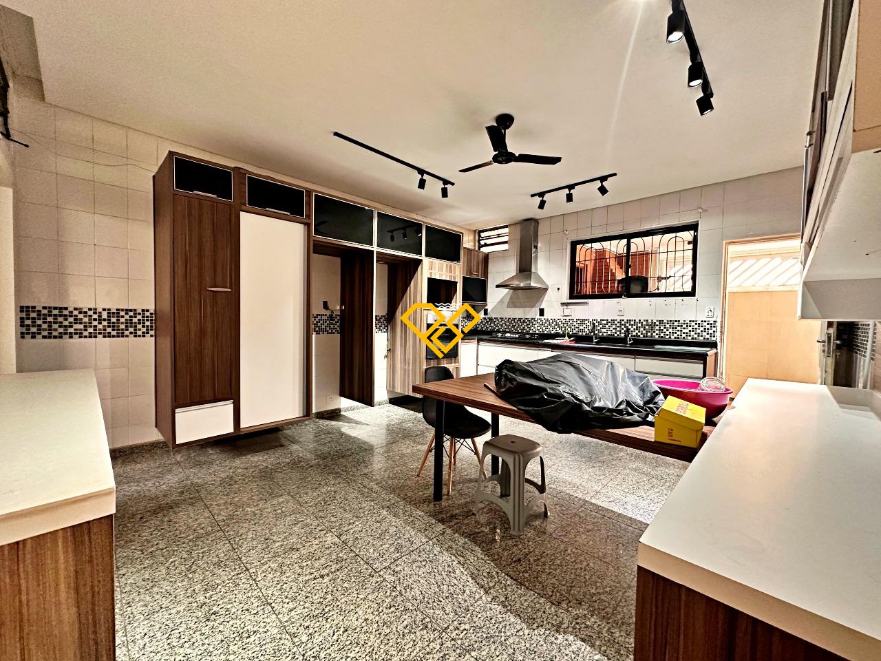 Sobrado à venda no Aparecida: 