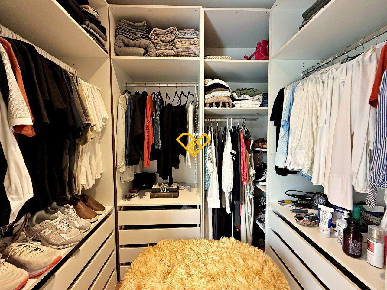 Sobrado à venda no Ponta da Praia: Suíte 1 - closet