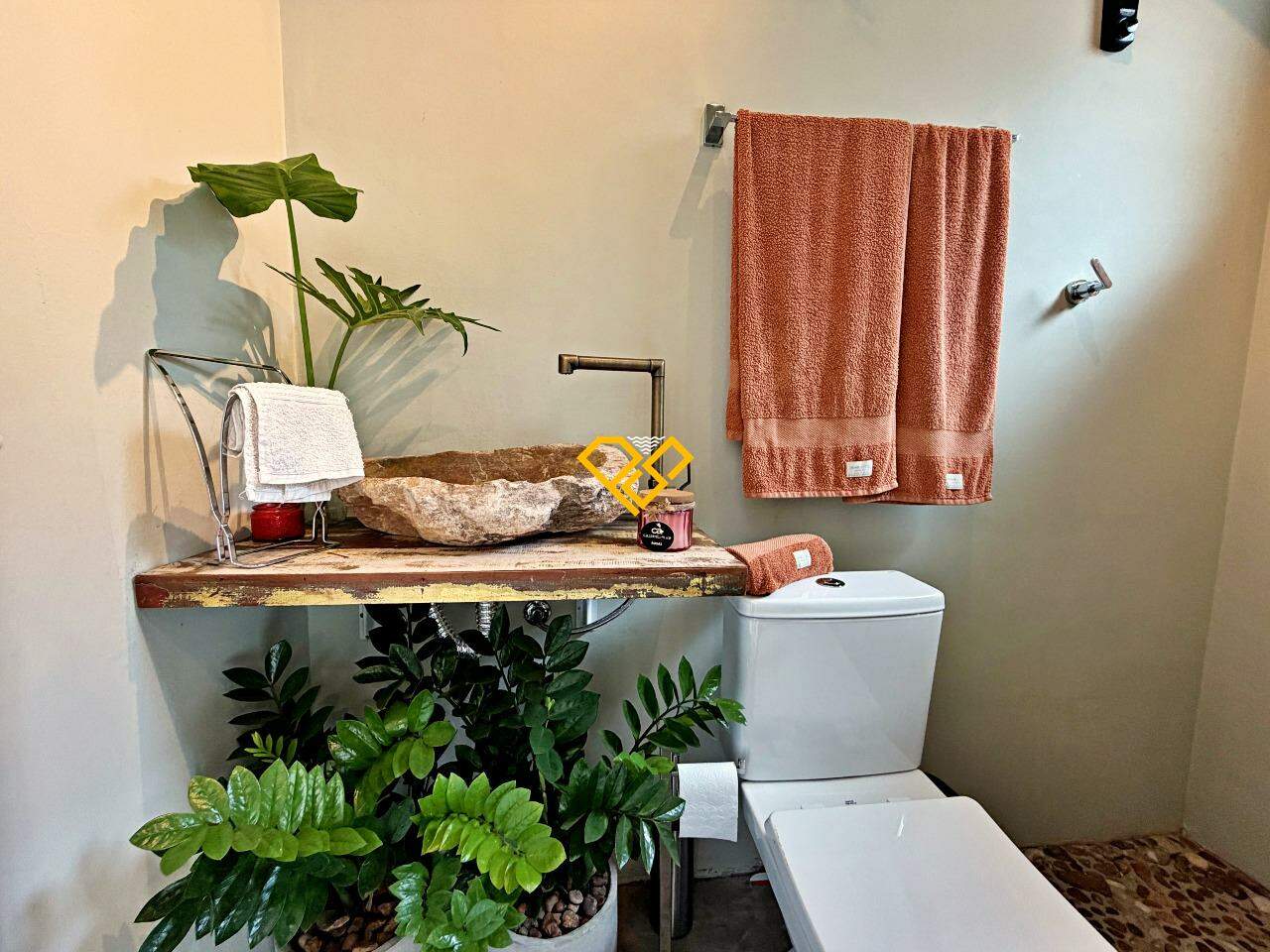 Sobrado à venda no Ponta da Praia: Lavabo da área externa