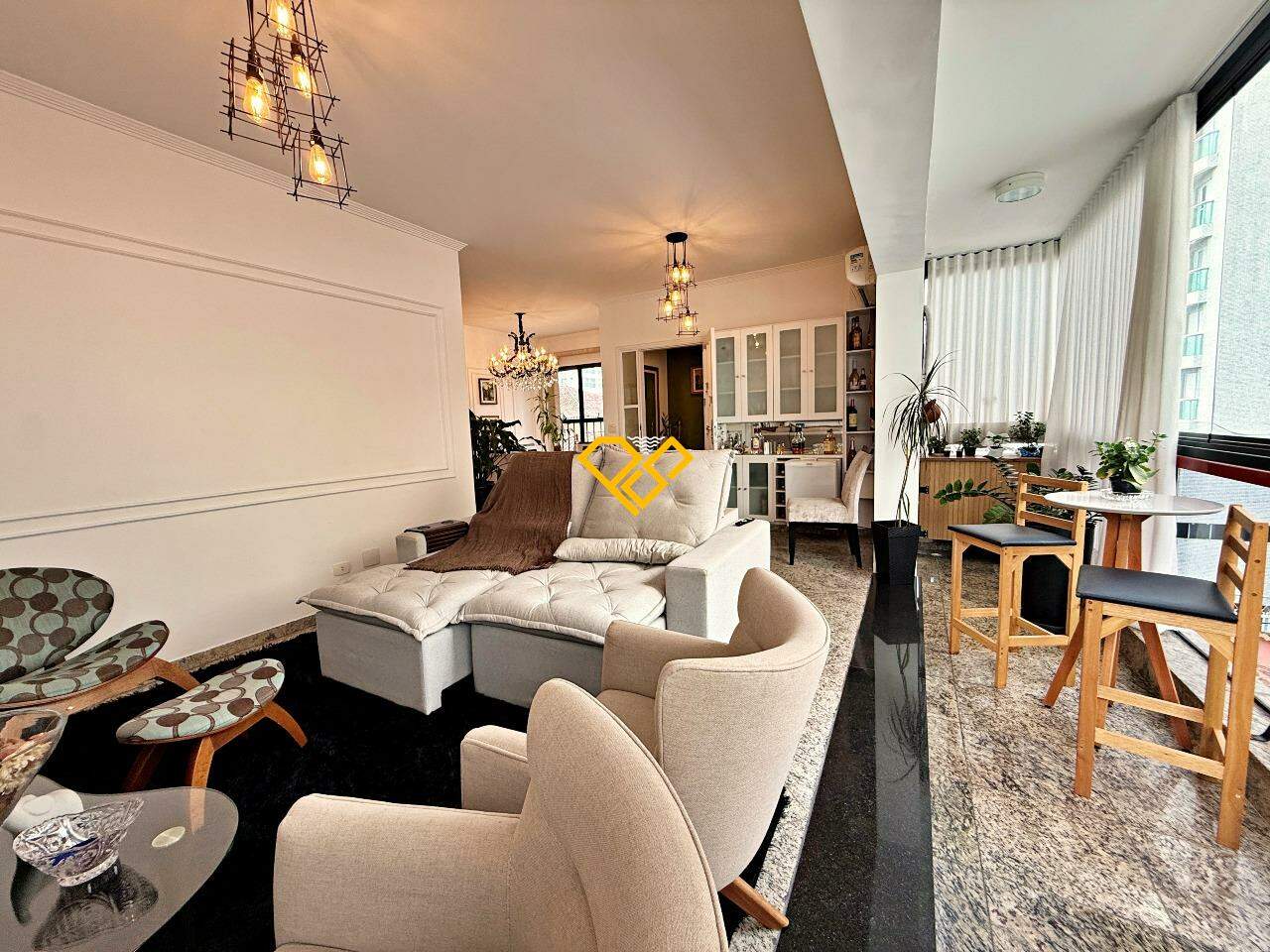 Apartamento à venda no Embaré: Varanda e sala