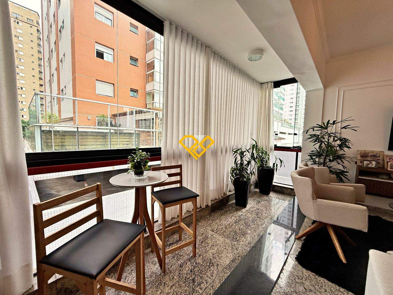 Apartamento à venda no Embaré: Varanda