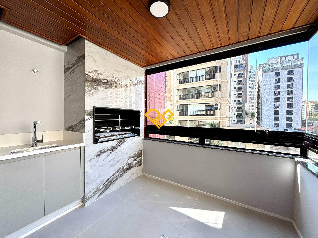 Apartamento à venda no Boqueirão: Varanda com churrasqueira