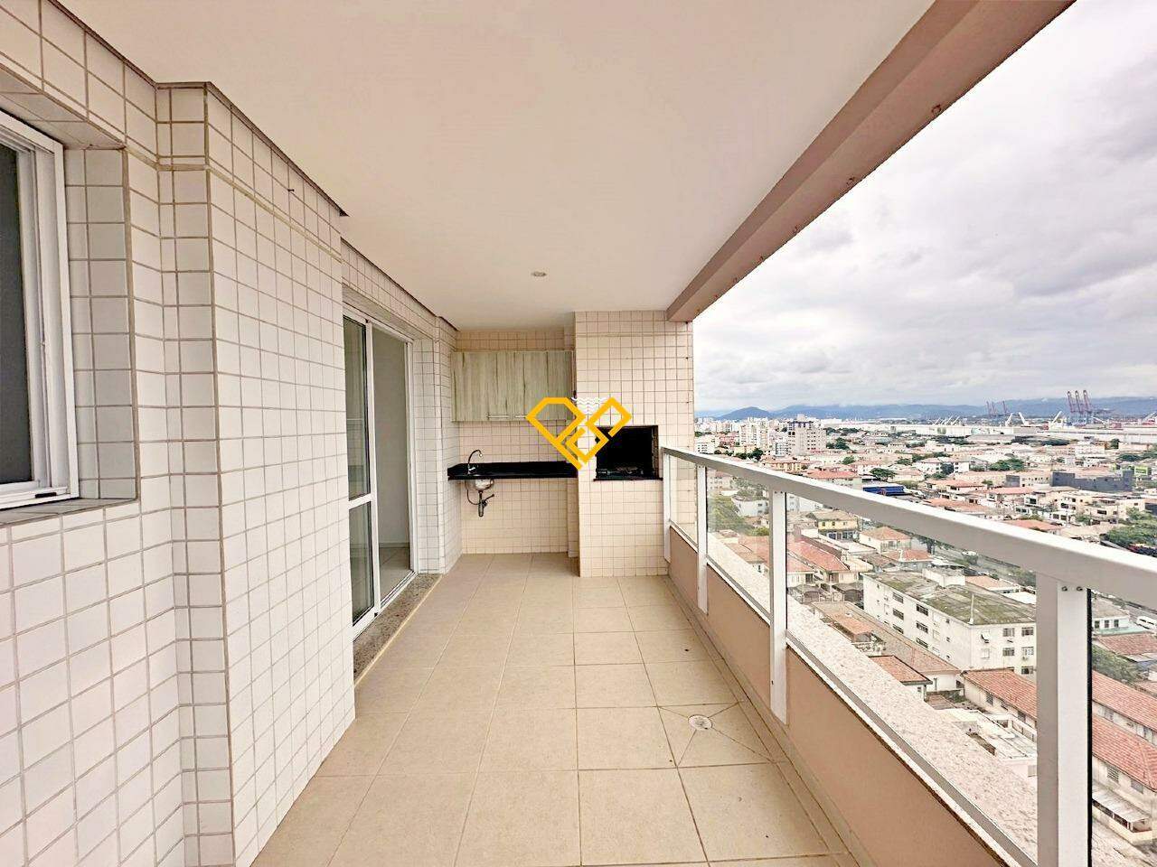 Apartamento para aluguel no Ponta da Praia: Varanda com churrasqueira
