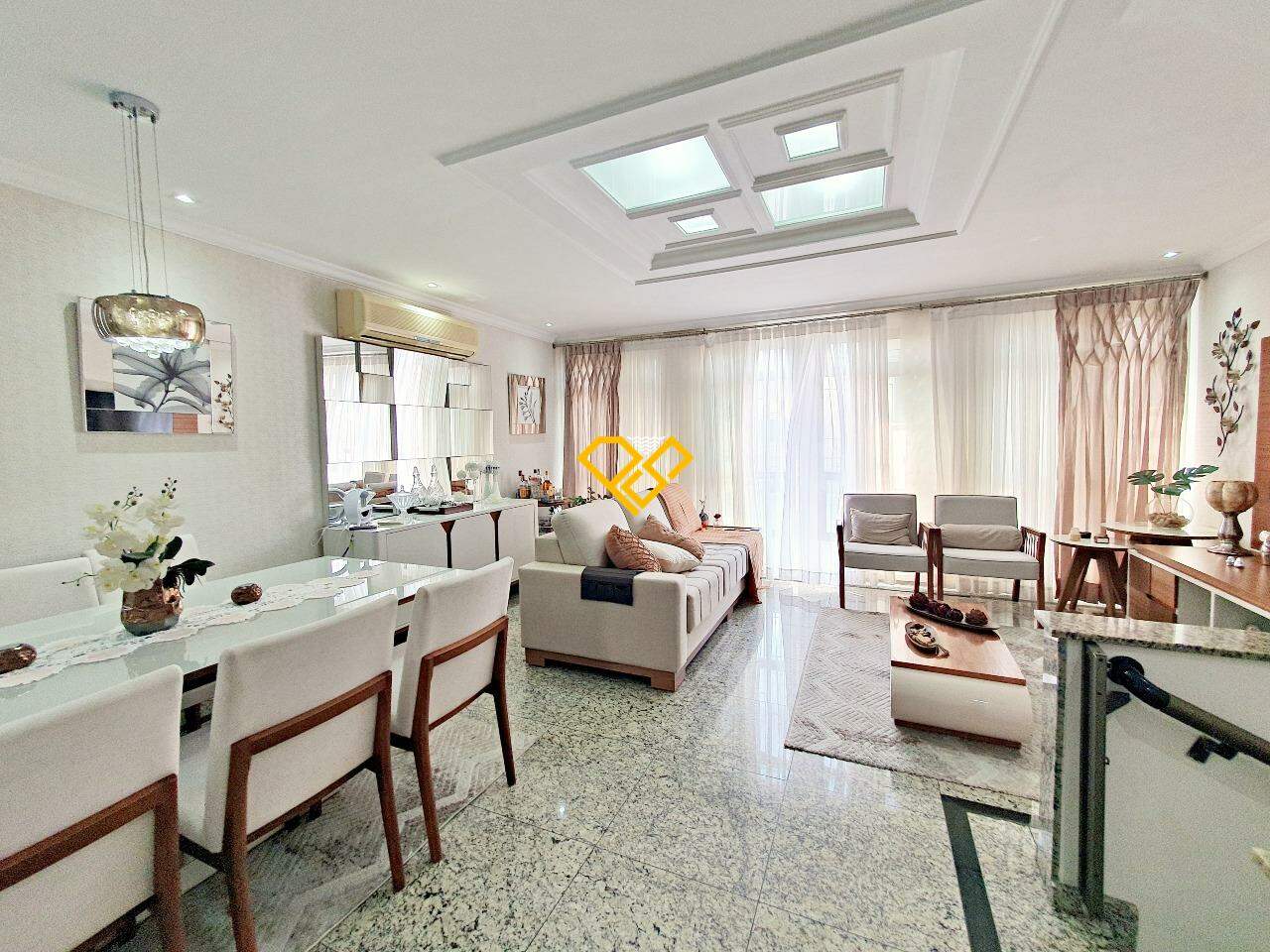 Casa à venda no Embaré: Sala