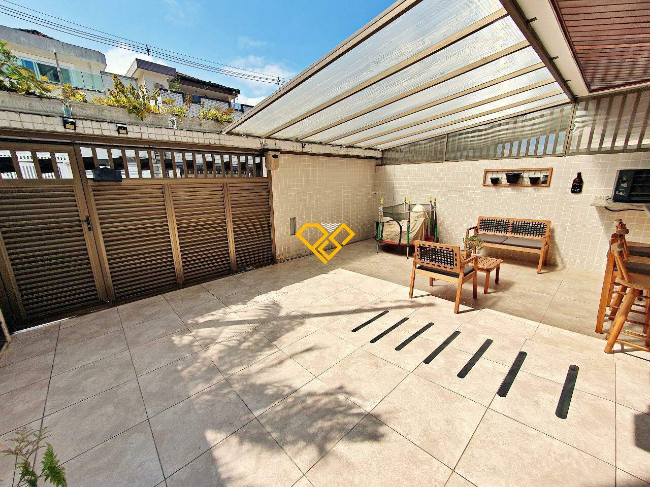 Casa à venda no Embaré: Garagem