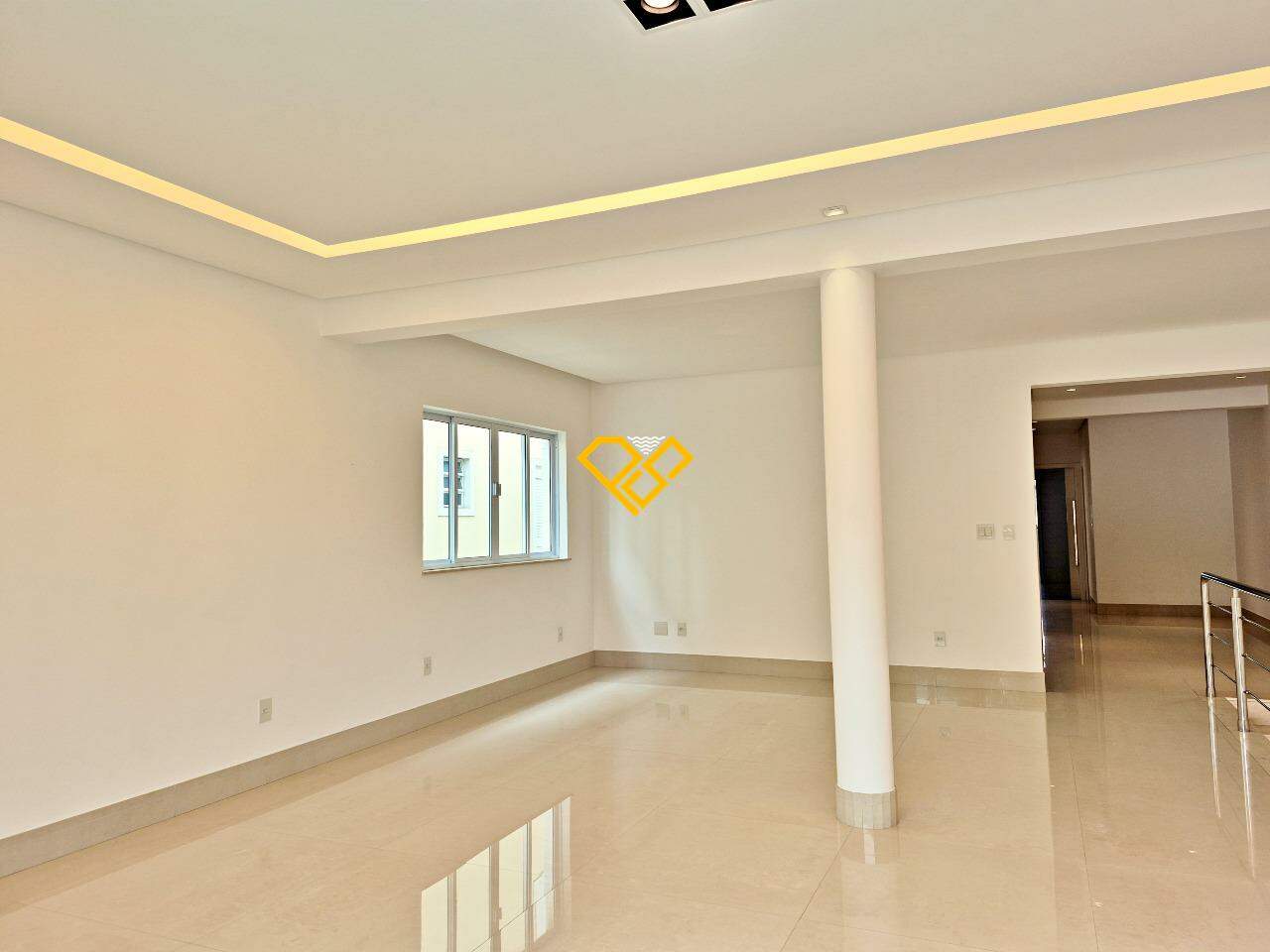 Sobreposta Alta à venda no Ponta da Praia: Sala principal