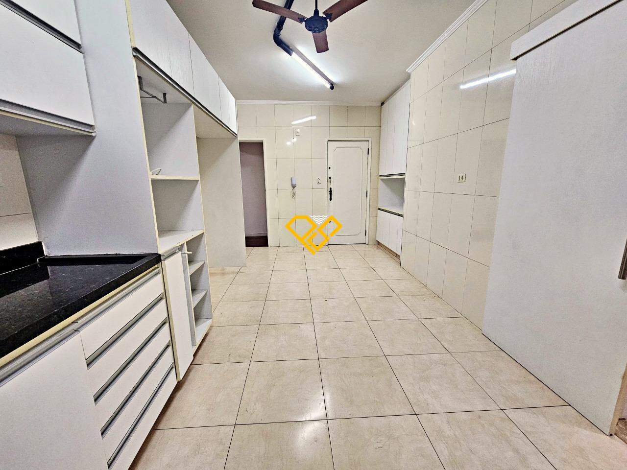 Apartamento à venda no Ponta da Praia: Cozinha