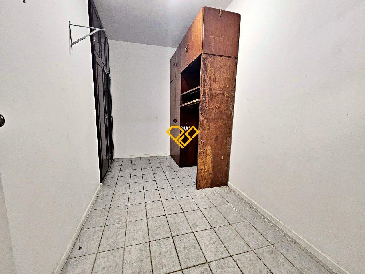 Apartamento à venda no Ponta da Praia: Dependência