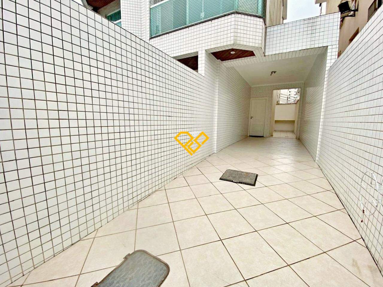 Casa à venda no Ponta da Praia: Garagem para 2 veículos
