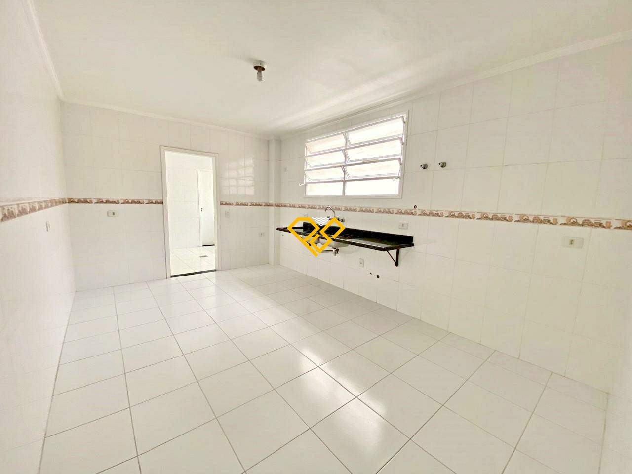 Casa à venda no Ponta da Praia: 1º andar Cozinha