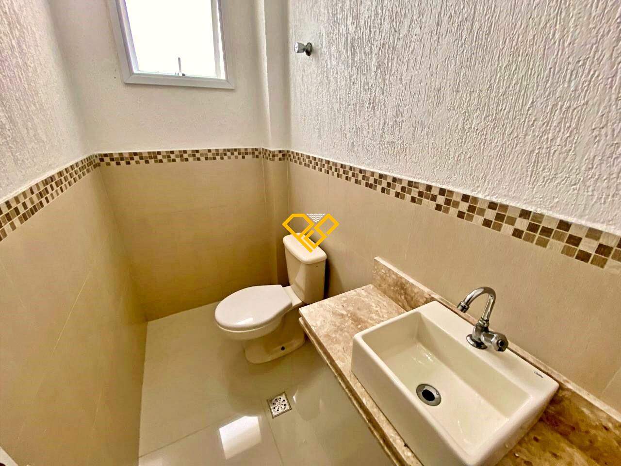 Casa à venda no Ponta da Praia: 1º andar Lavabo