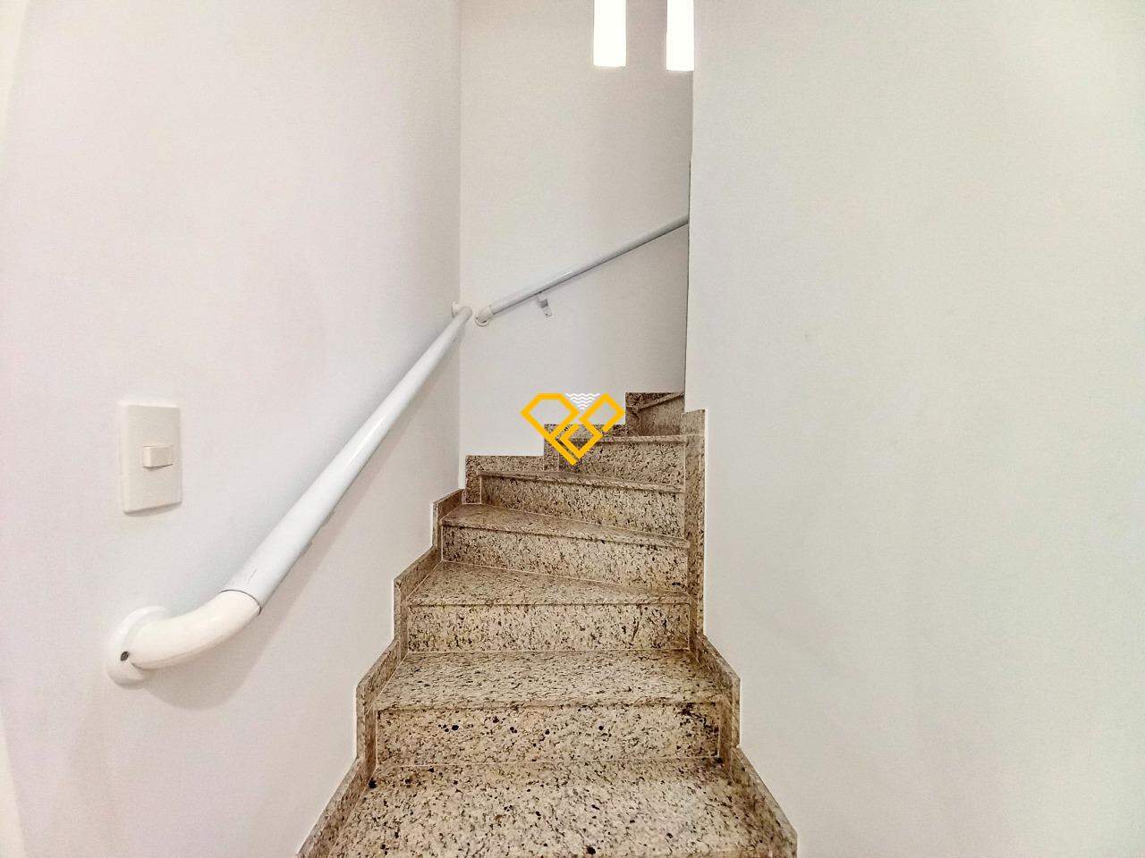 Sobreposta Baixa à venda no Vila Belmiro: Acesso 2 piso
