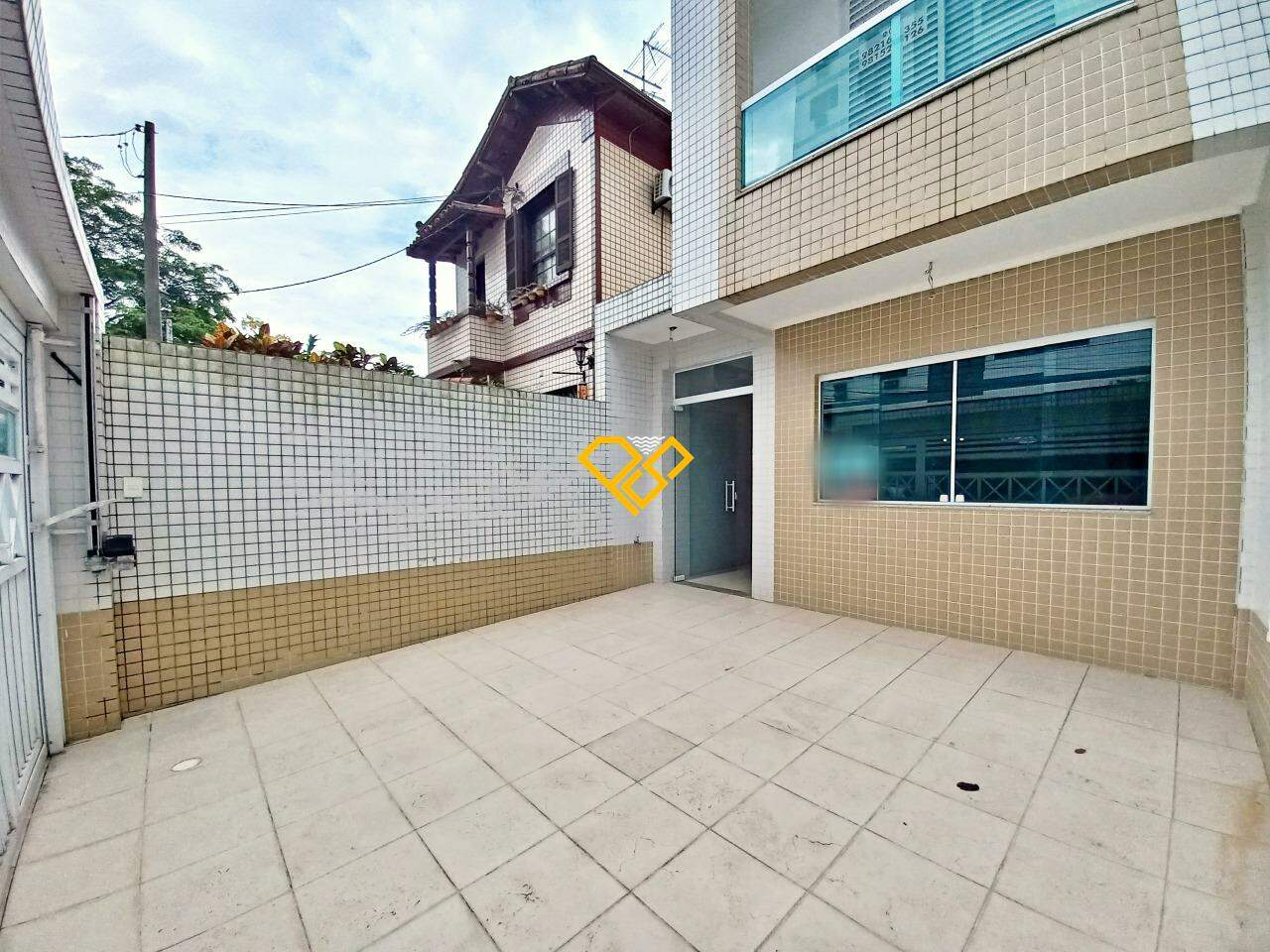 Sobreposta Baixa à venda no Vila Belmiro: Garagem e fachada