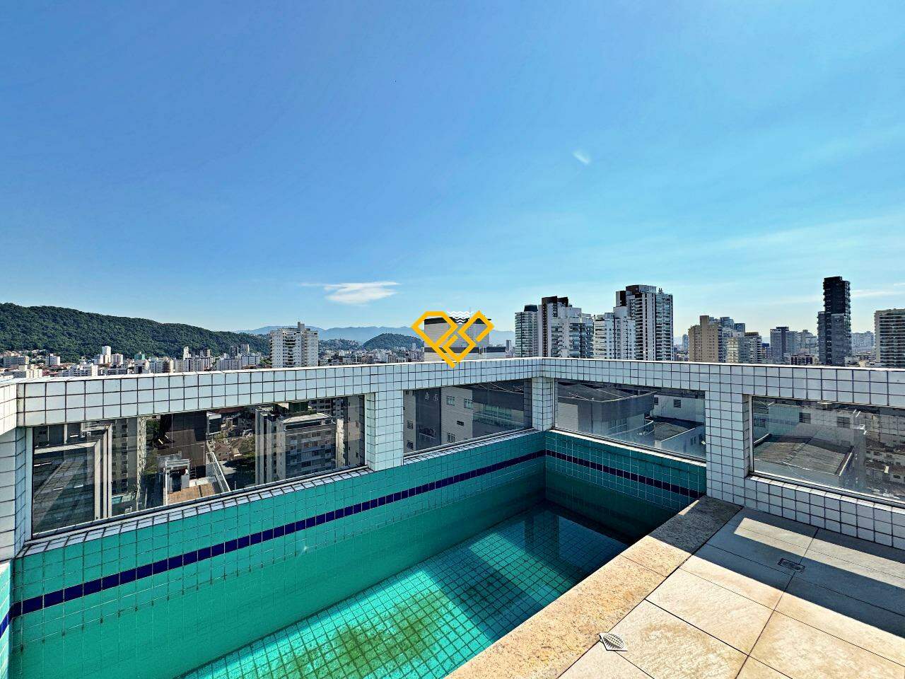 Cobertura à venda no José Menino: Piscina